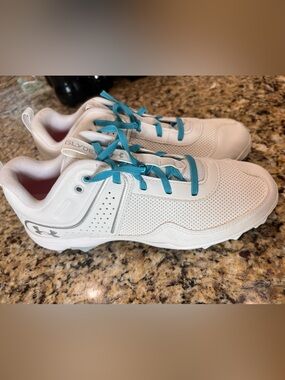 Under Armour White Women’s cleats size 8 Sneakers with Teal Laces